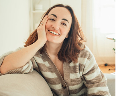 House of Gallerista - Nina, unsere talentierte Interior-Designerin: Spezialistin für stilvolle Wandbilder und harmonische Raumkonzepte. Mit ihrer kreativen Vision gestaltet sie individuelle Kunstwerke, die perfekt zu deinem Zuhause passen. Entdecke den House of Gallerista Wandbild-Konfigurator und lass dich von Nina inspirieren. Schlüsselwörter: House of Gallerista, Interior Designerin, Nina, Wandbilder, Wandbild-Konfigurator, modernes Design, Interior Design.